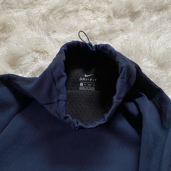 Nike Sweater - Picture 6 of 10